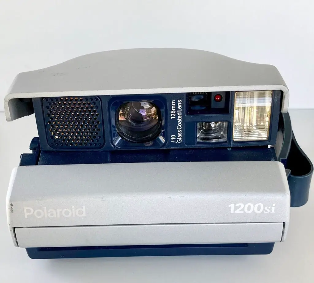 Polaroid Spectra 1200si has a 12 second self-timer